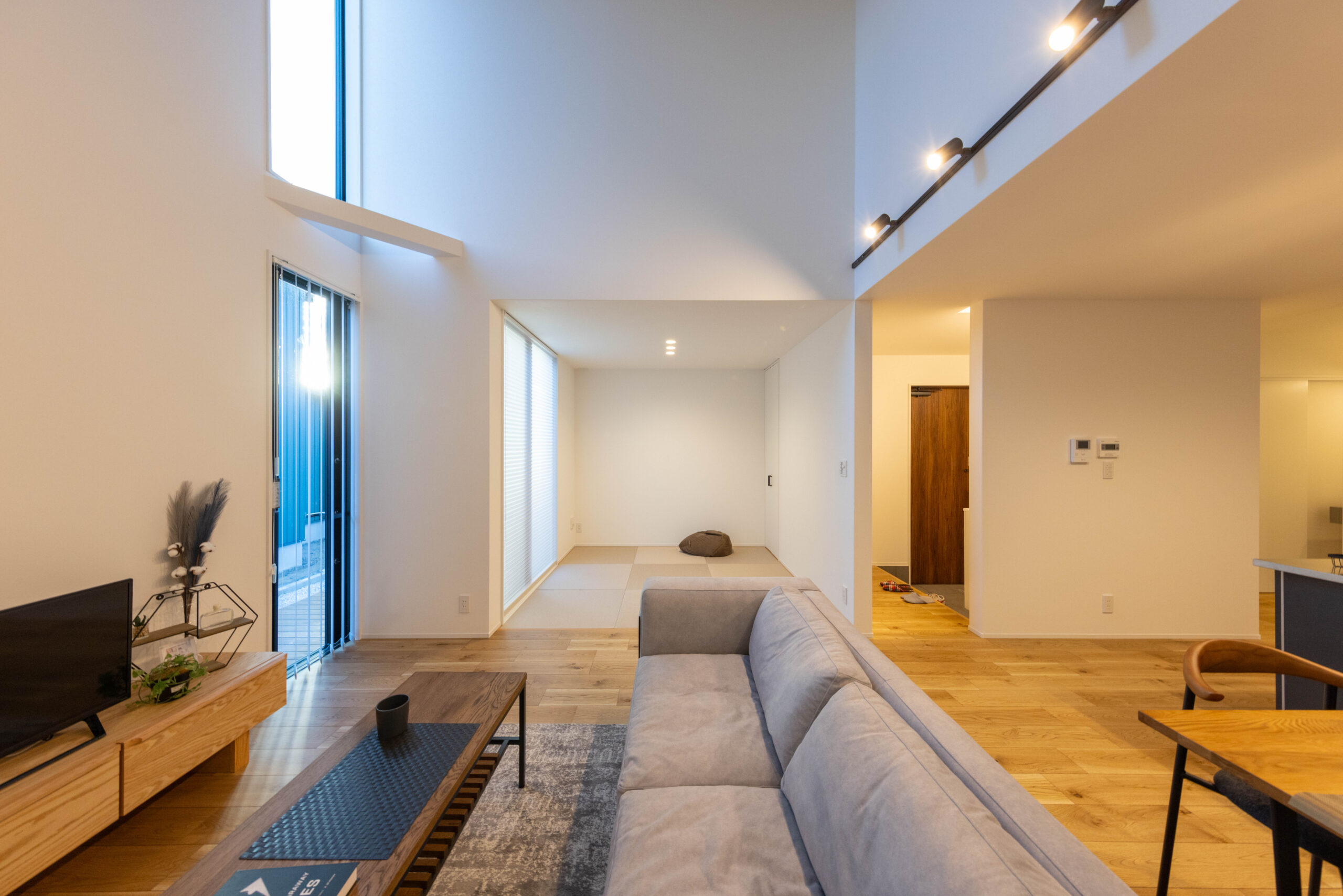 2階建てで吹抜けのある心地よいリビング
